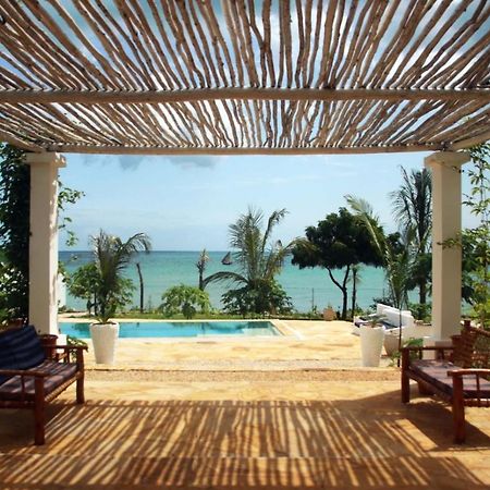 Kuona Oceanfront Private Villa W/Pool On The Beach Kidoti Exterior photo