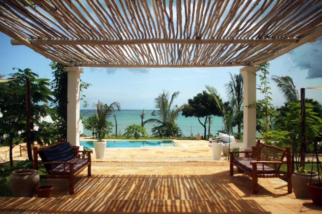Kuona Oceanfront Private Villa W/Pool On The Beach Kidoti Exterior photo